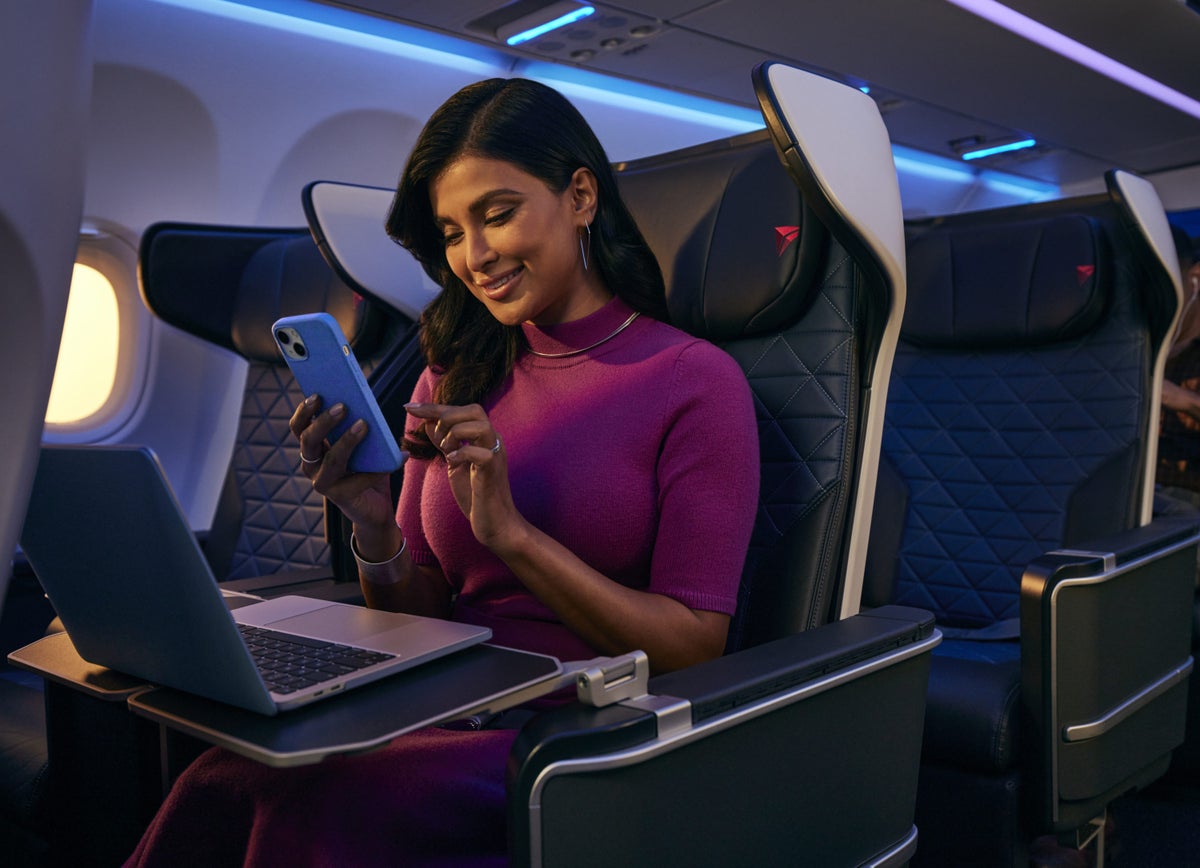 Passenger connects on Delta domestic first class