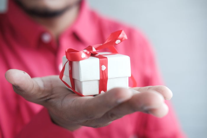 The 20+ Best Gifts for Travelers (His & Hers Editions) [2026]