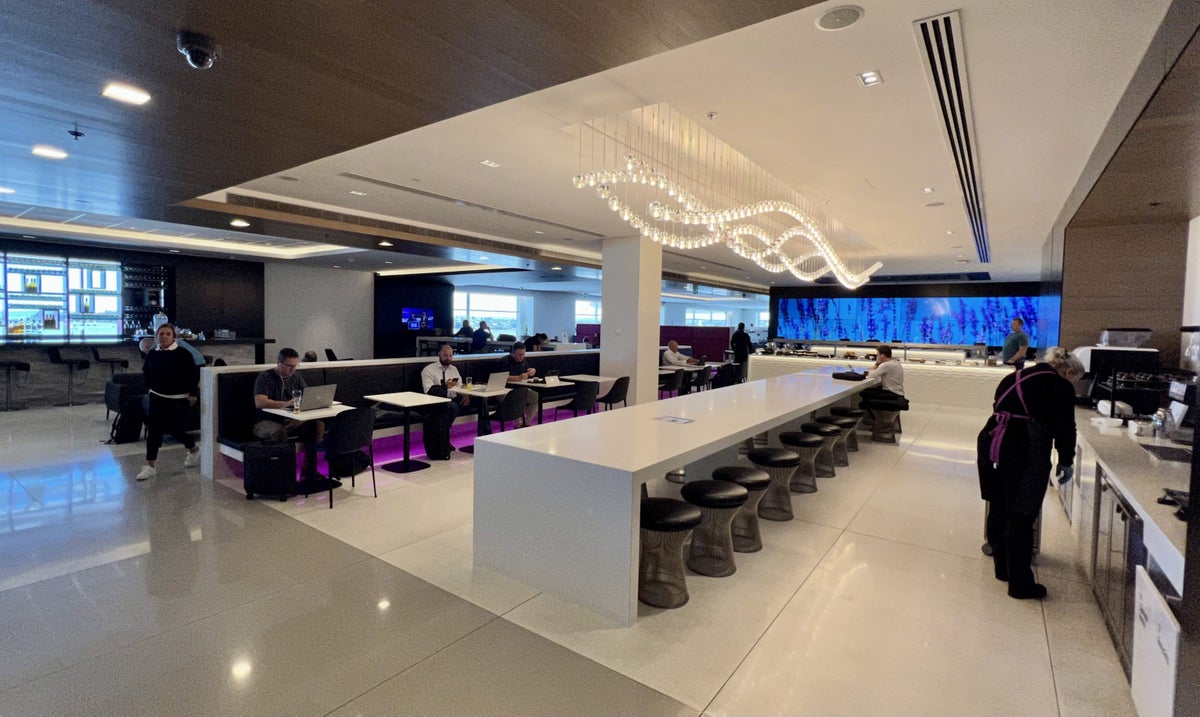 Air New Zealand Boeing 787 business class SYD lounge dining area
