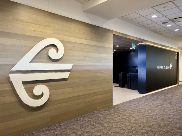 Air New Zealand Boeing 787 business class SYD lounge entrance Air New Zealand Boeing 787 business class SYD lounge entrance