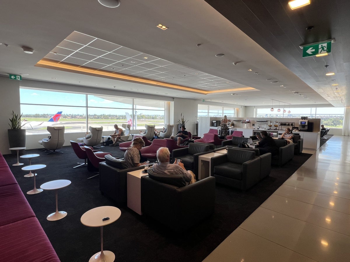 Air New Zealand Boeing 787 business class SYD lounge main seating area