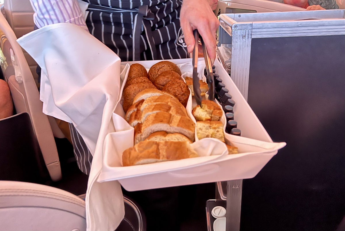 Air New Zealand Boeing 787 business class food bread