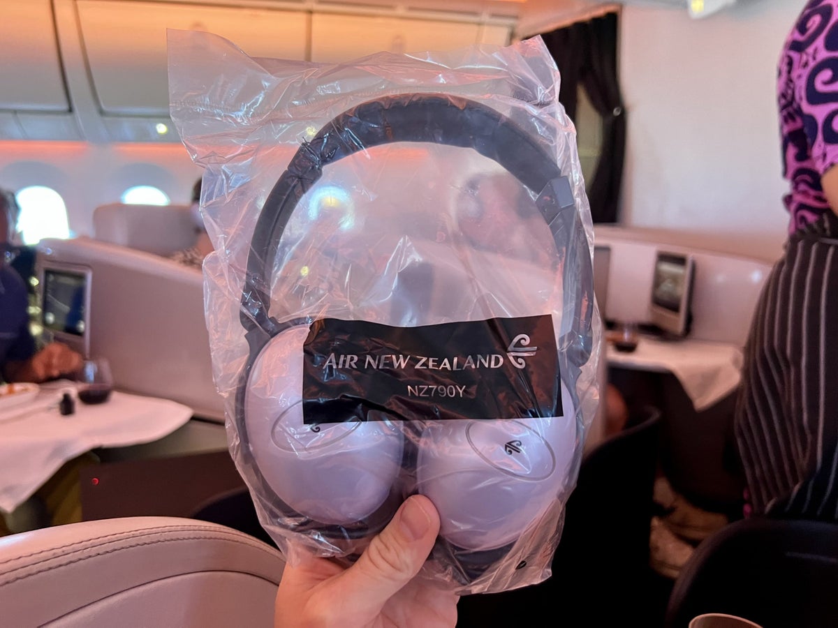 Air New Zealand Boeing 787 business class headphones