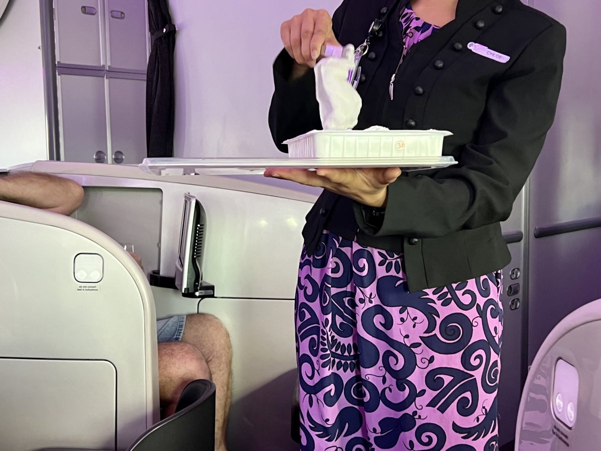 Air New Zealand Boeing 787 business class hot towel