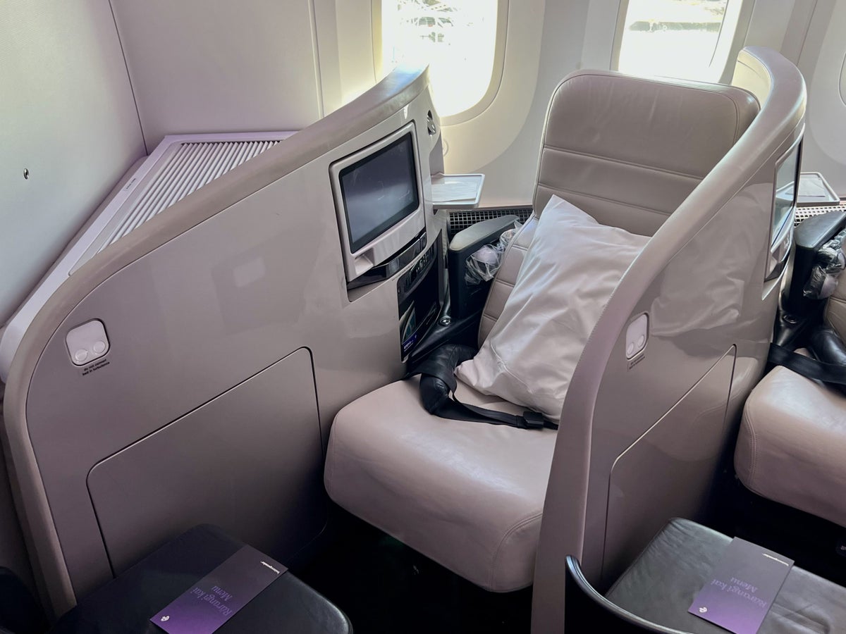 Air New Zealand Business dining Air New Zealand Boeing 787 business class seat 1K