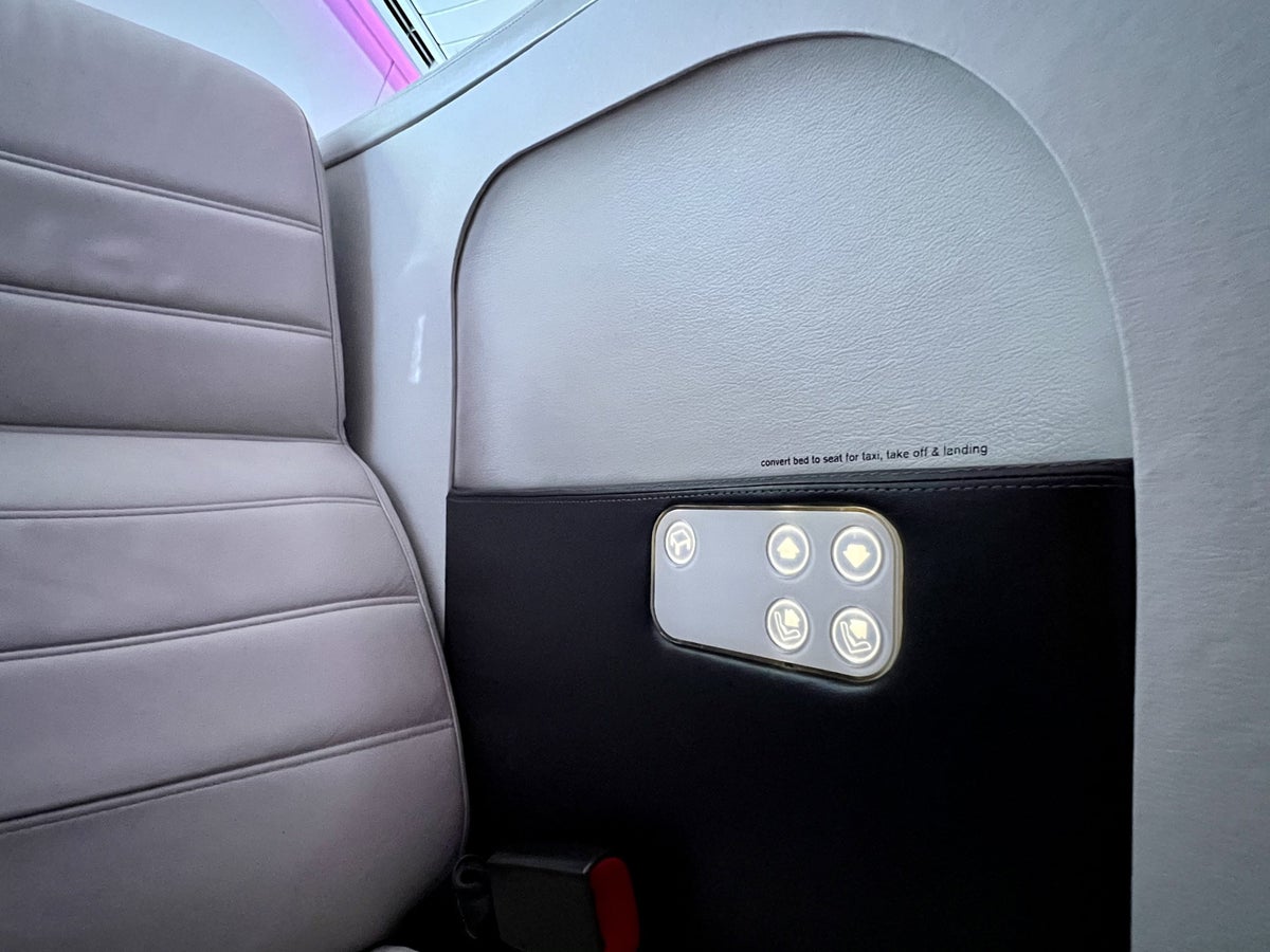 Air New Zealand Boeing 787 business class seat controls