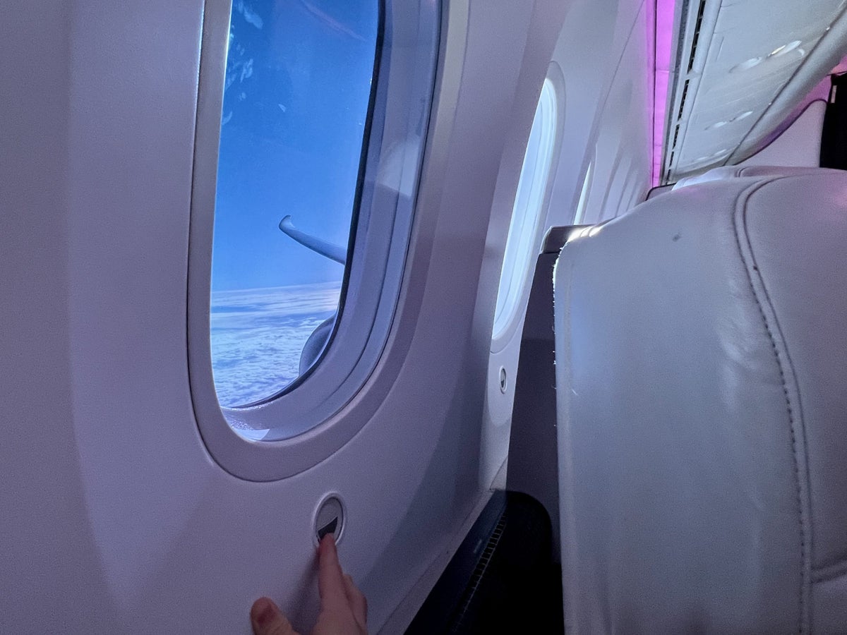 Air New Zealand Boeing 787 business class seat window blind