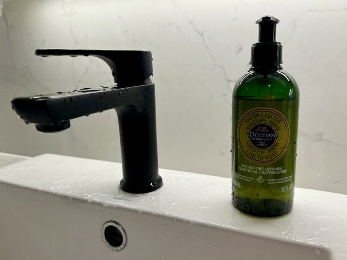 American Express Centurion Lounge Sydney LOccitane en Provence amenities 