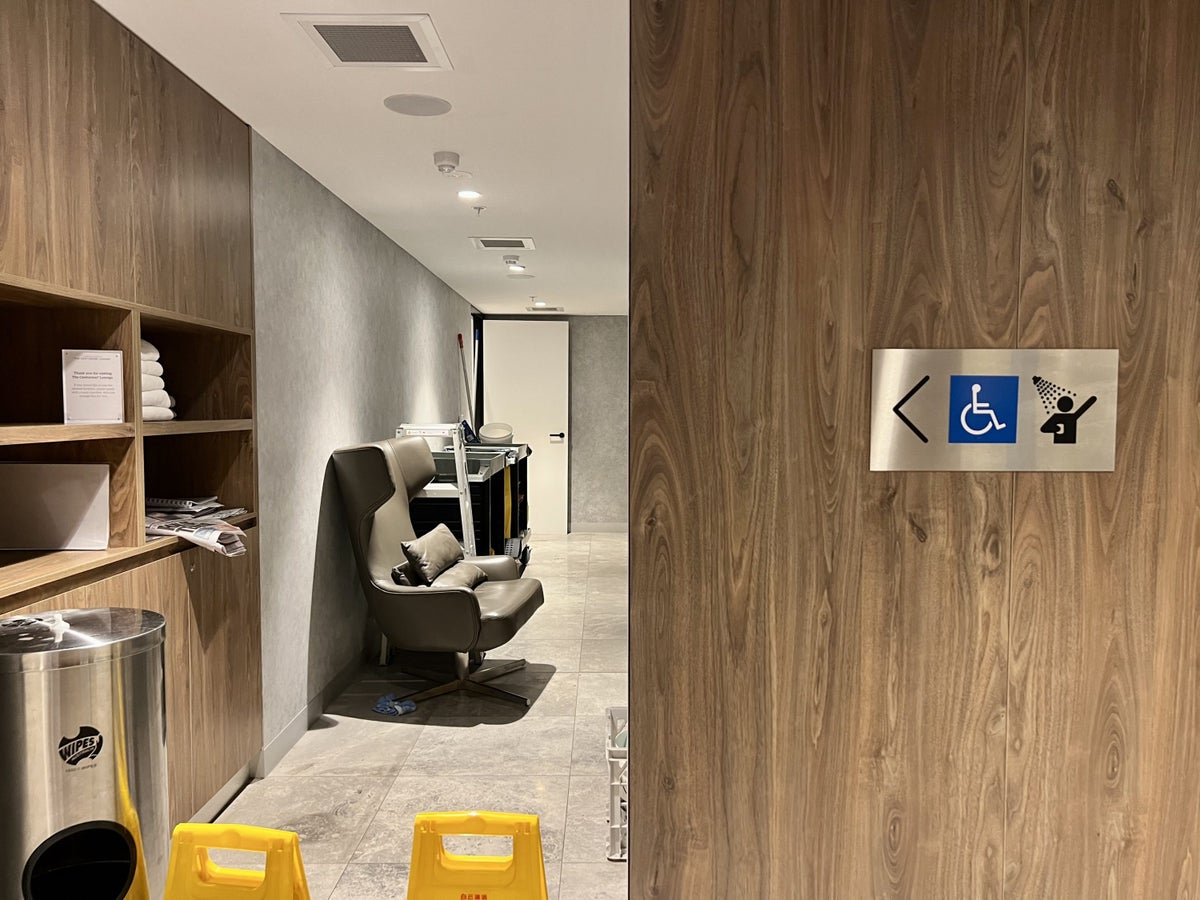 American Express Centurion Lounge Sydney showers closed