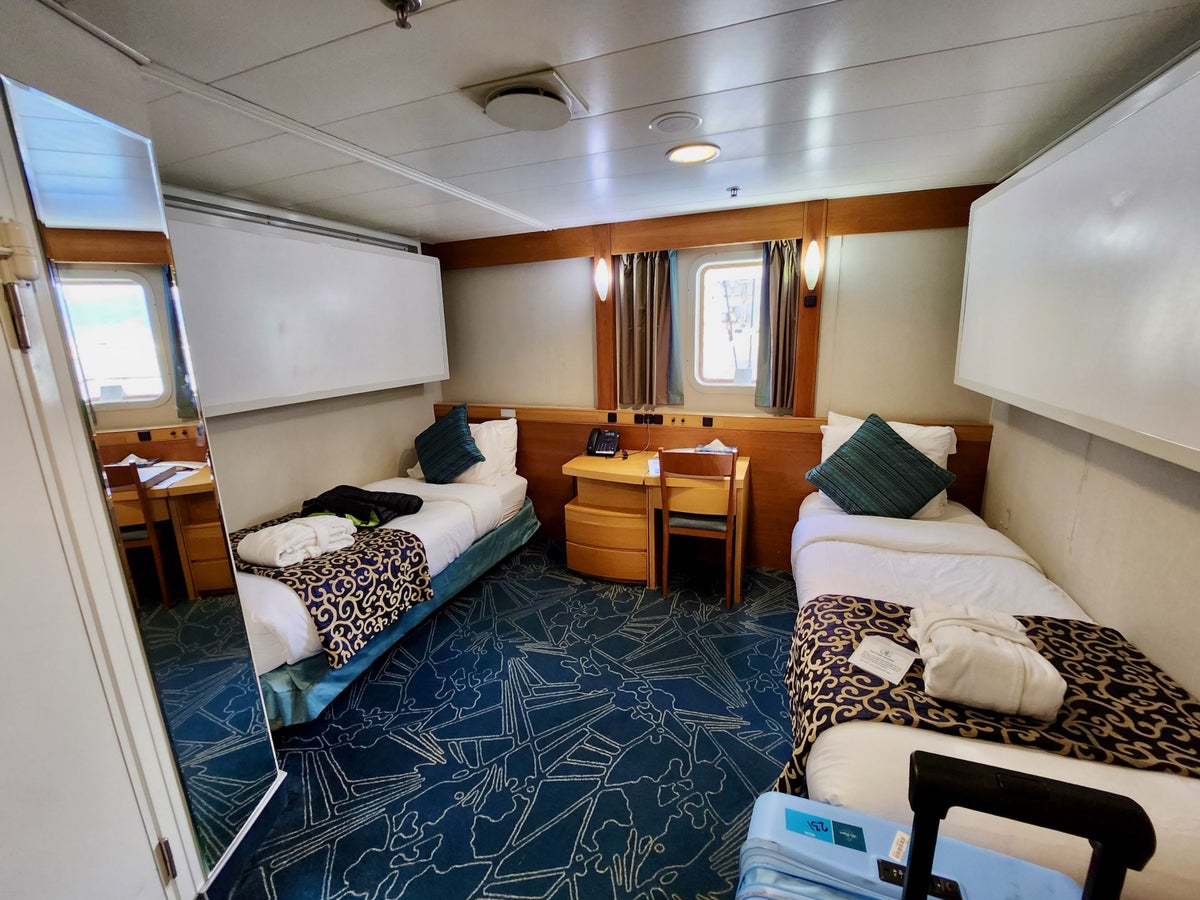 Category 5 Twin deluxe room Ocean Endeavour