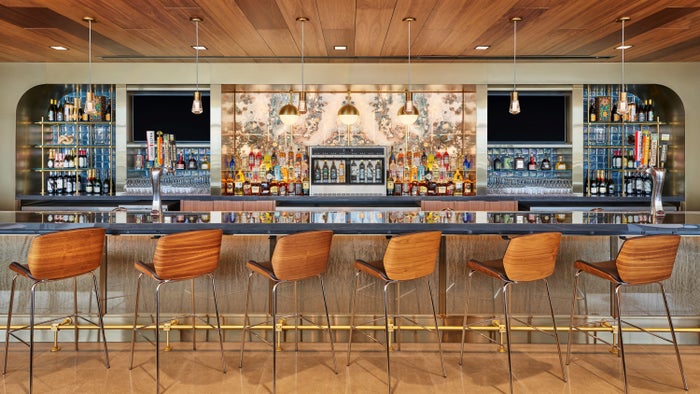 Delta SkyClub MCI Bar