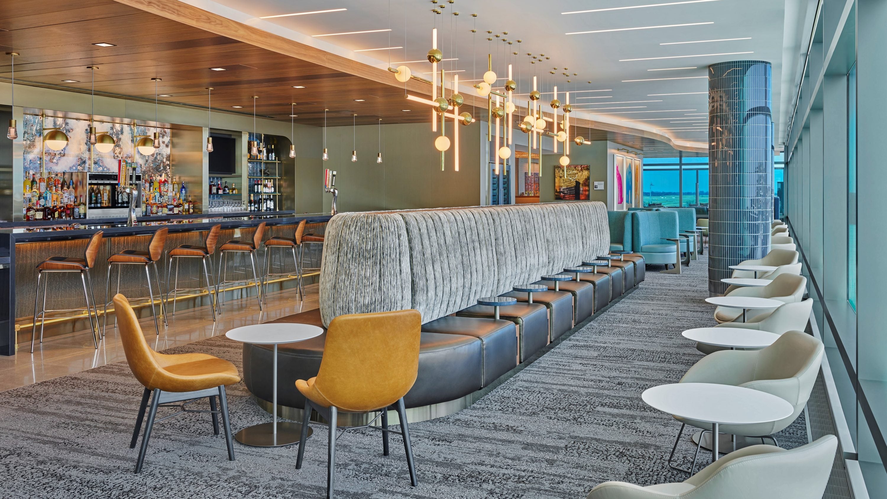 Delta Sky Club MCI Seating with Bar
