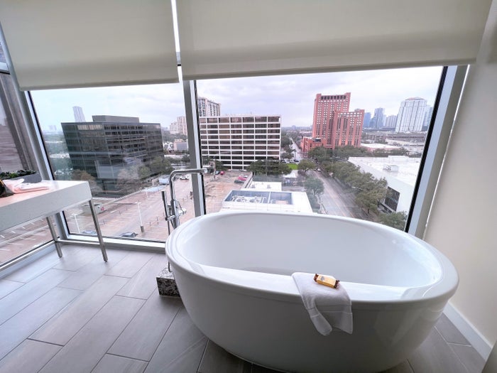 Hyatt Regency Houston Galleria Regency Executive Suite bathroom
