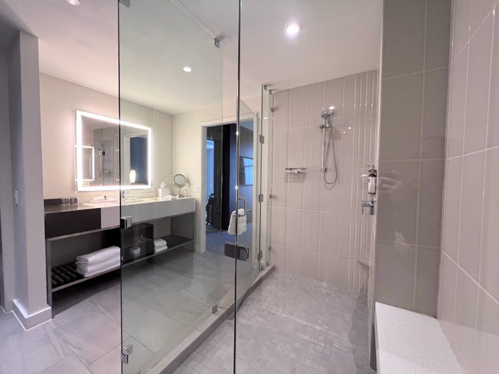 Hyatt Regency Houston Galleria Regency Suite king bathroom