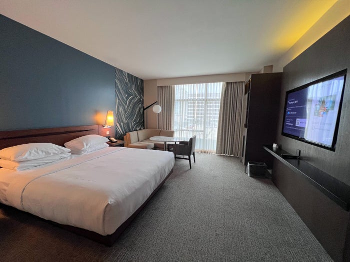 Hyatt Regency Houston Galleria guestroom 1 king bed