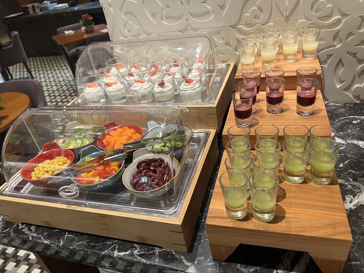 Grand Hyatt Istanbul 34 Restaurant healthy juice shots