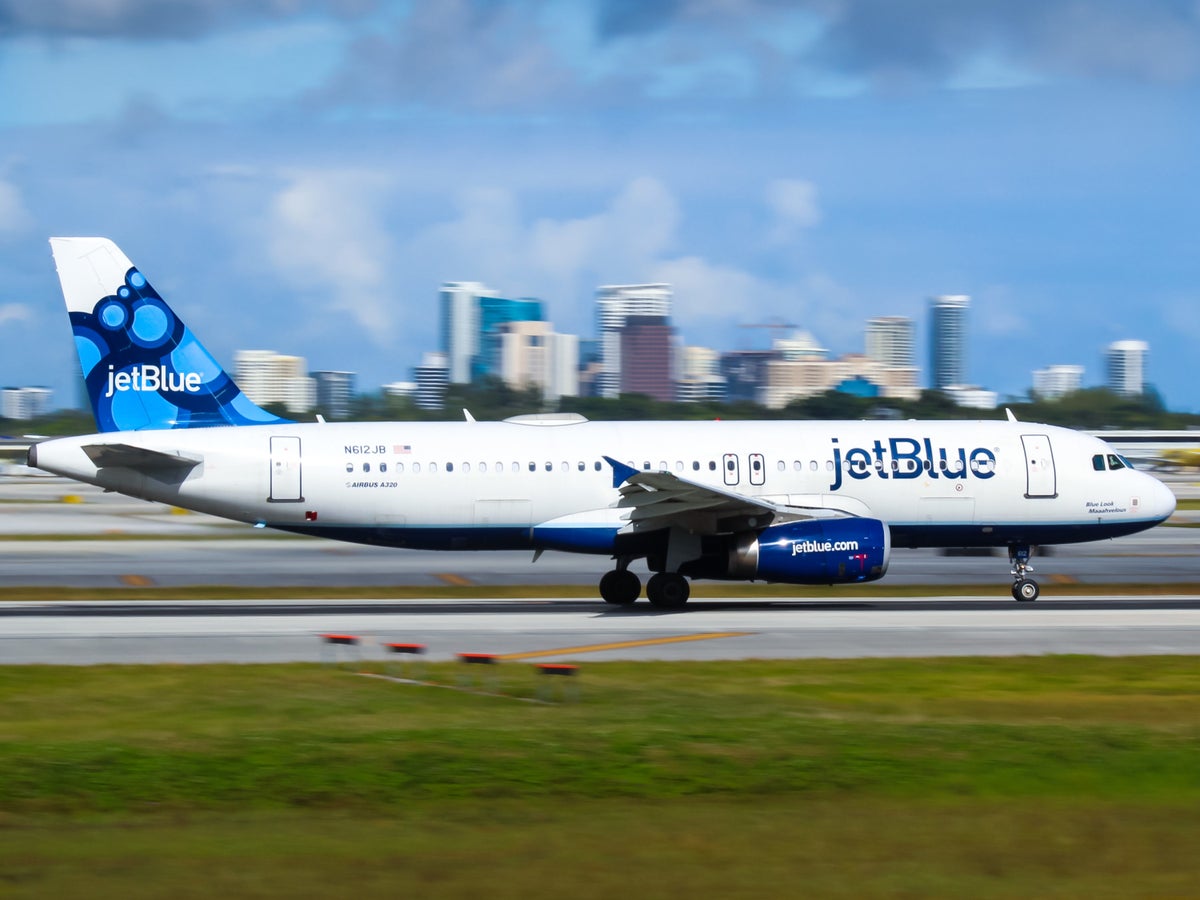 JetBlue A320 Landing