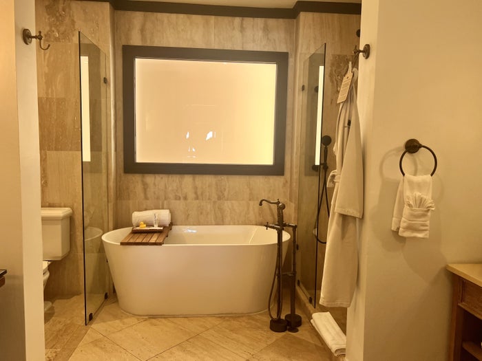 Zemi Beach House Bathtub