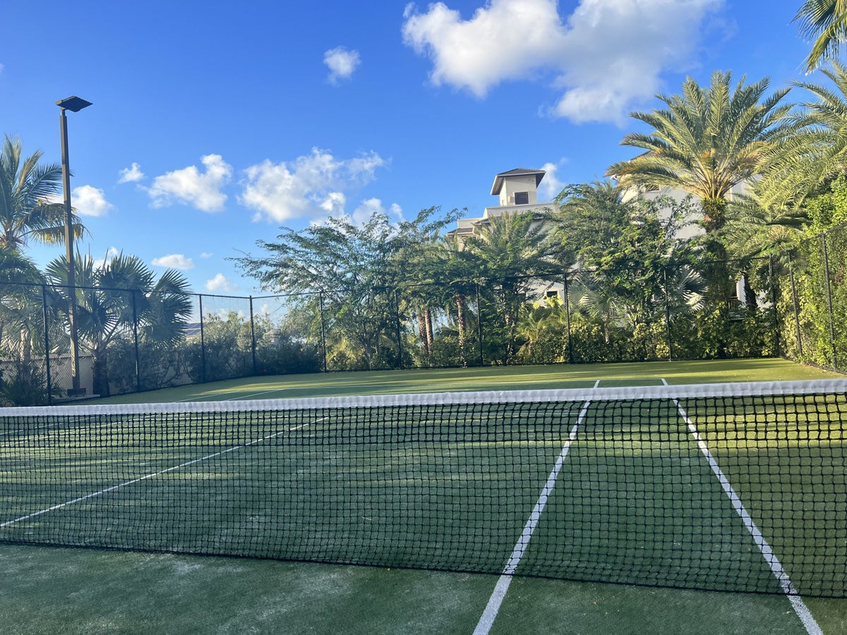 Zemi Beach House Grass Tennis Court
