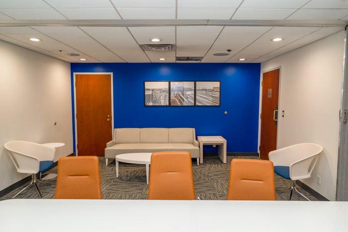 Amtrak Metropolitan Lounge DC Conference Room
