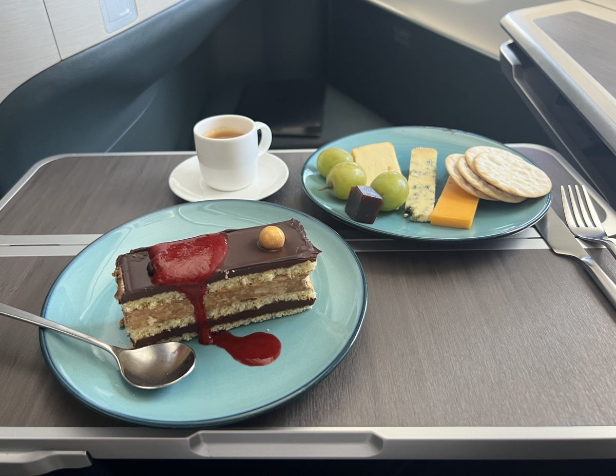 Cathay Pacific Airbus A35k business class dessert