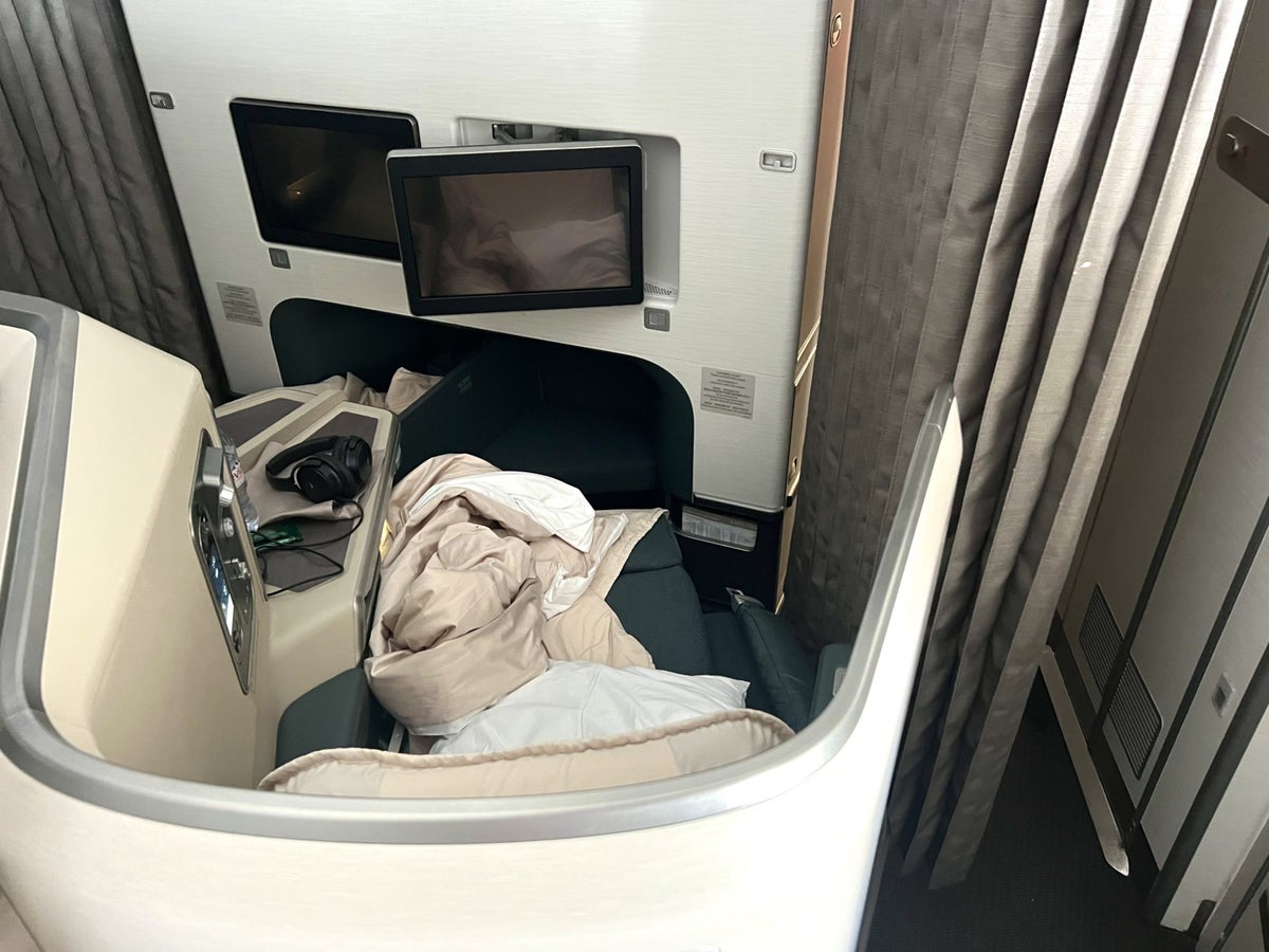 Cathay Pacific Airbus A35k business class row 11