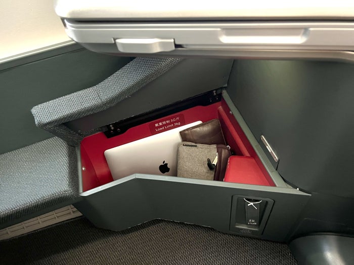 Cathay Pacific Airbus A35k business class storage