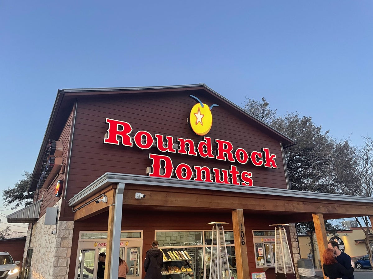 Exterior of the famous Round Rock Donuts shop 