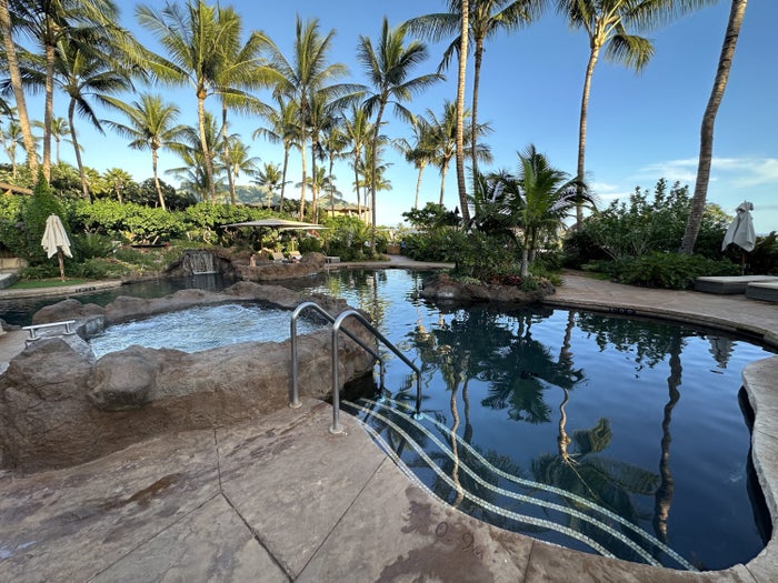 Four Seaosns Lanai Pools Looking at Ocean