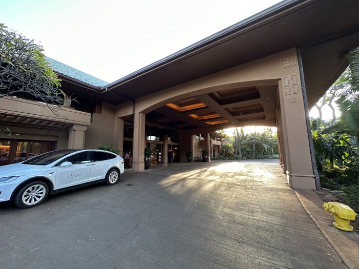 Four Seasons Lanai Entrance