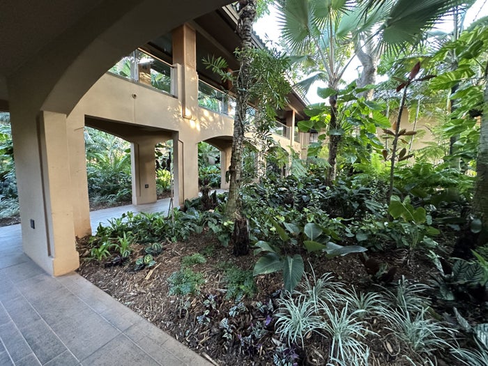 Four Seasons Lanai Outdoor Hallways
