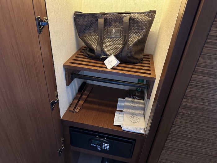 Four Seasons Lanai Room Closet