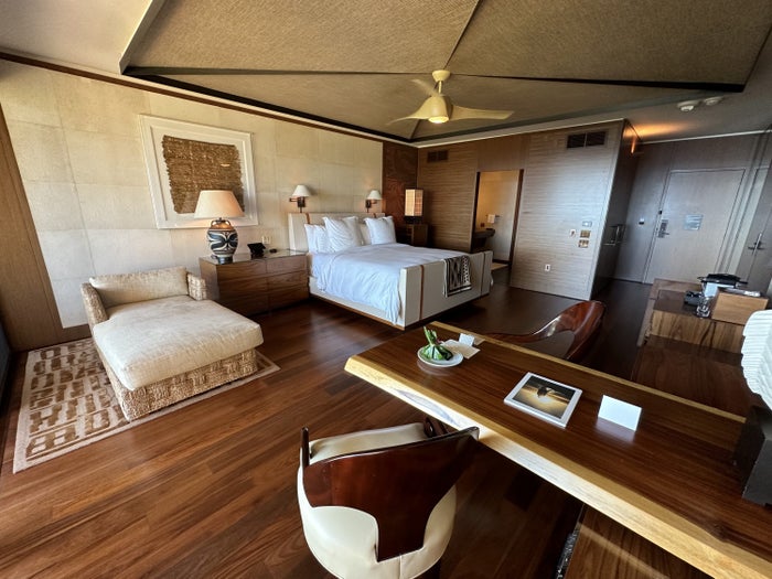 Four Seasons Lanai Room Overview