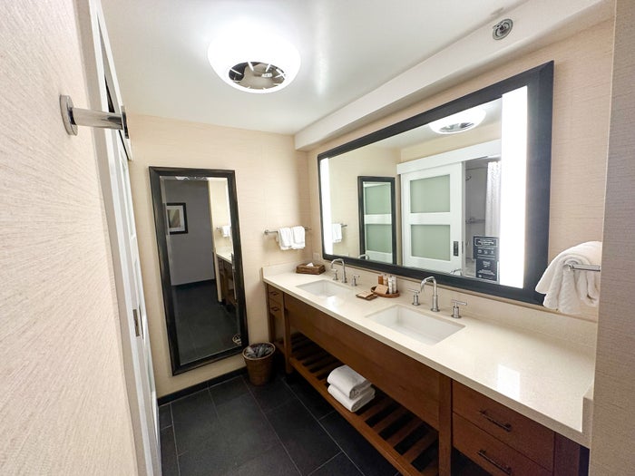 Hilton Waikoloa Village bathroom