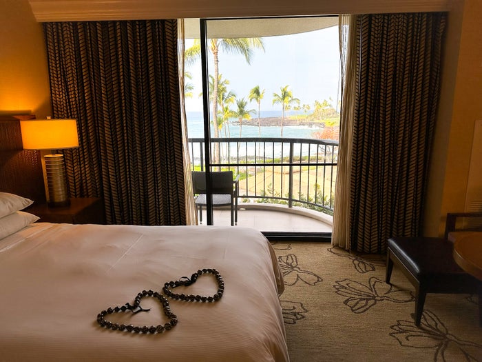 Hilton Waikoloa Village bed and door Hilton Waikoloa Village bed and door