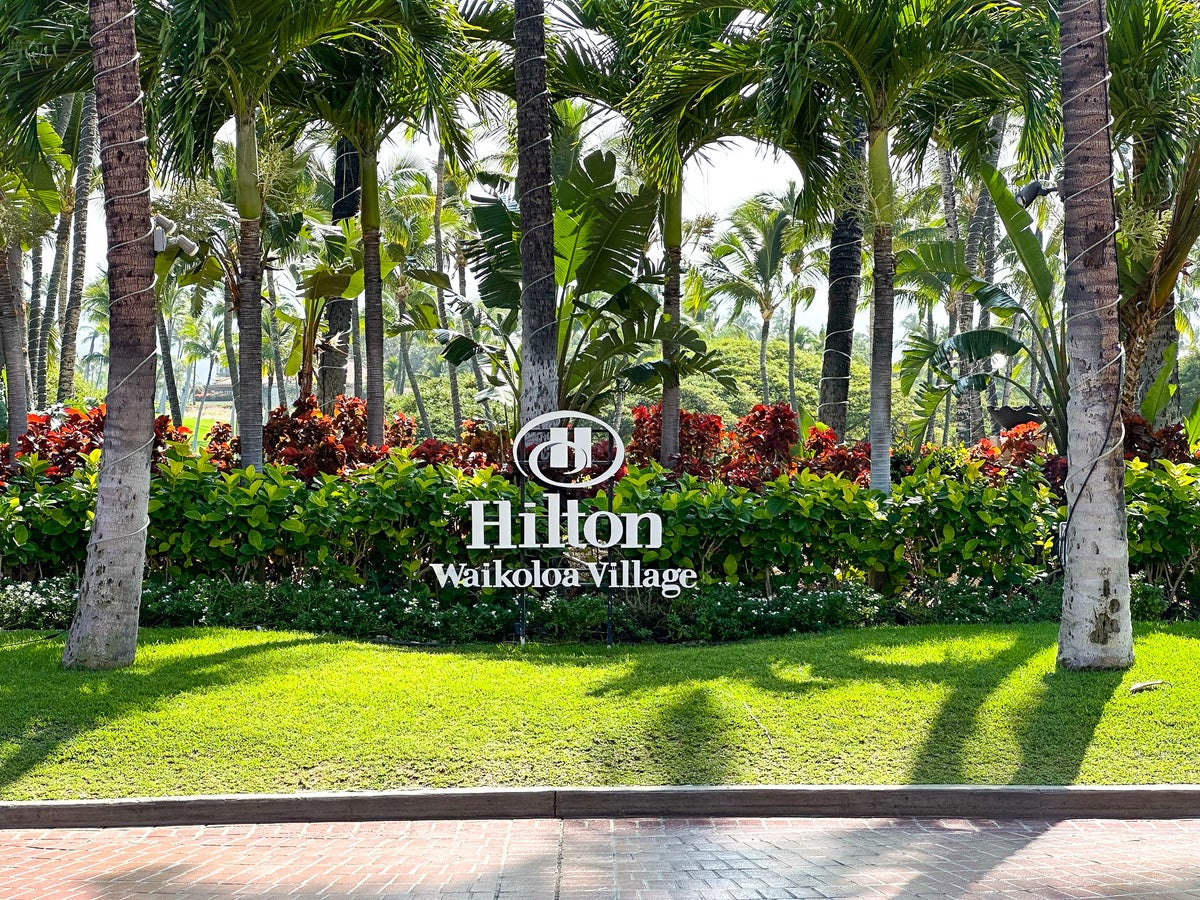 Hilton Waikoloa Village driveway sign