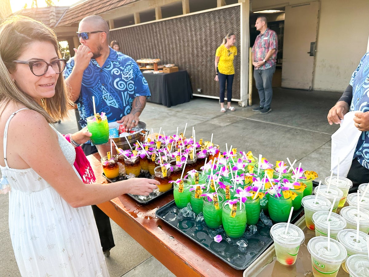 Hilton Waikoloa Village luau drinks