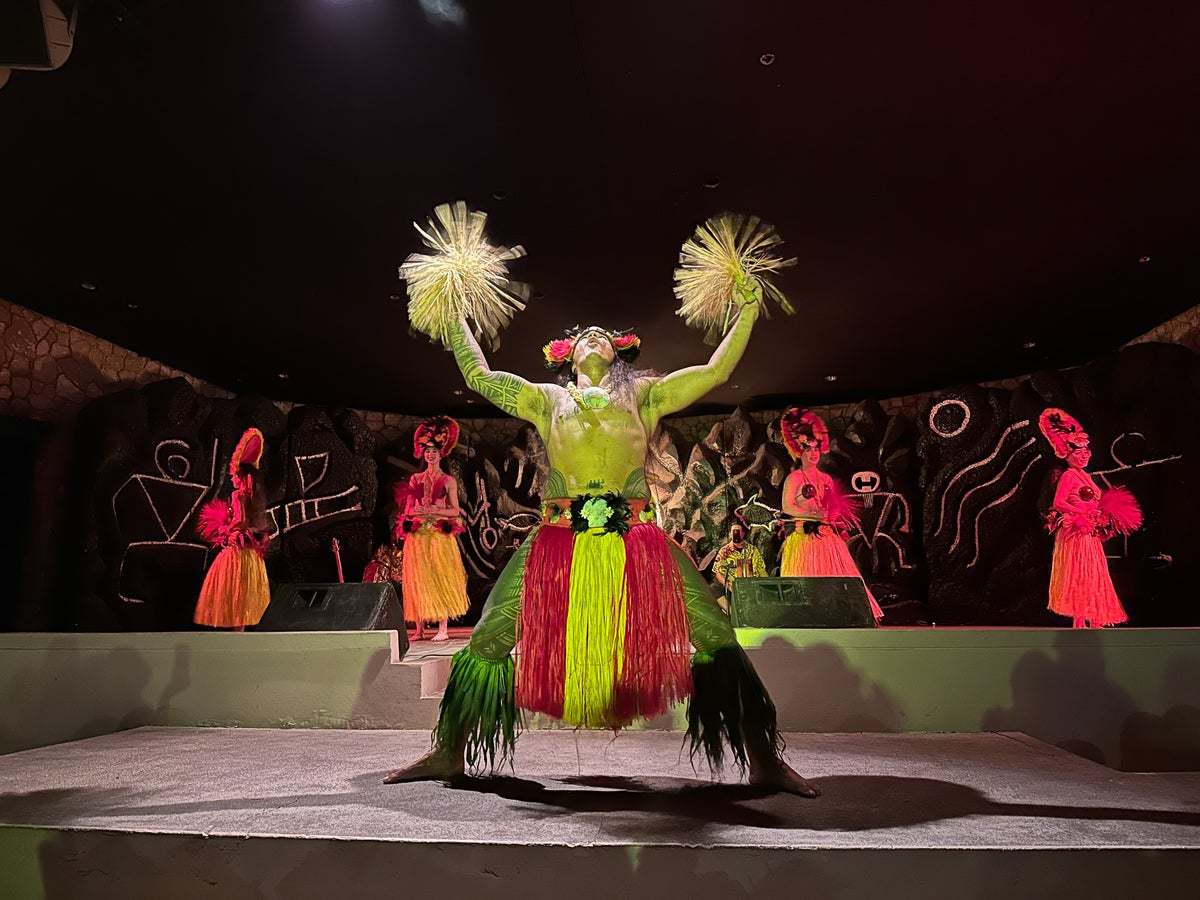 Hilton Waikoloa Village luau performer