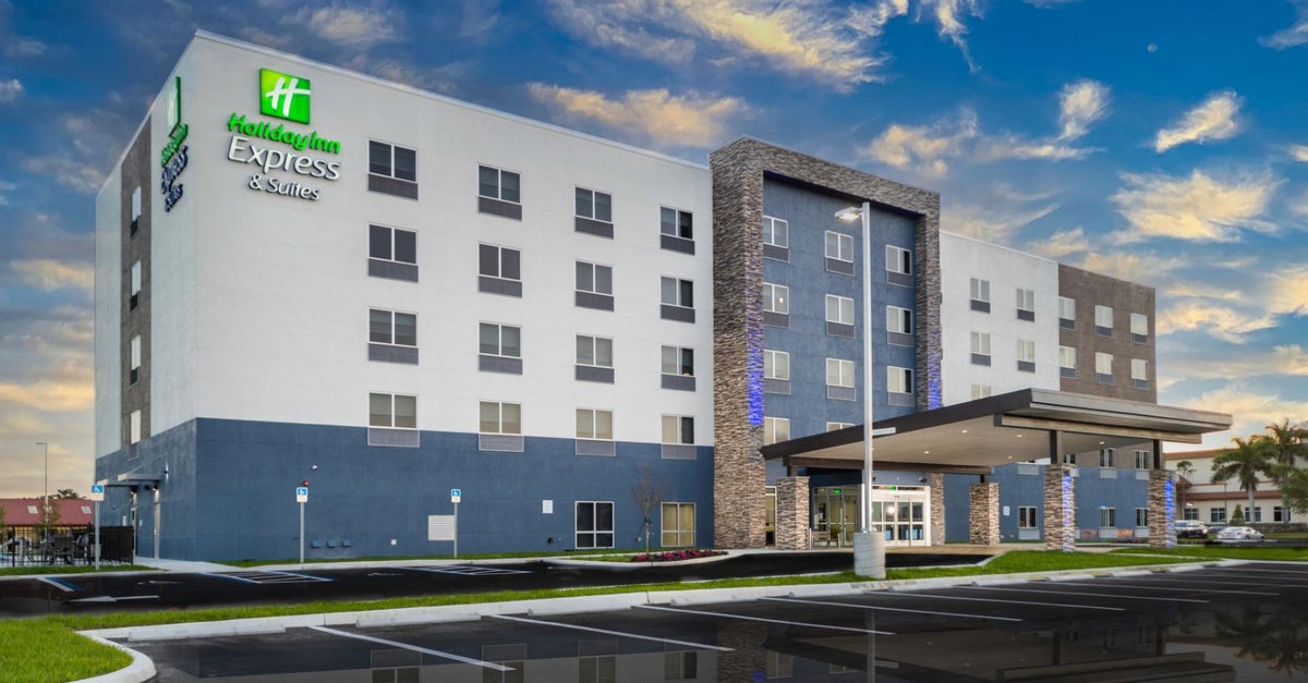 Holiday Inn Express Suites Fort Myers Airport