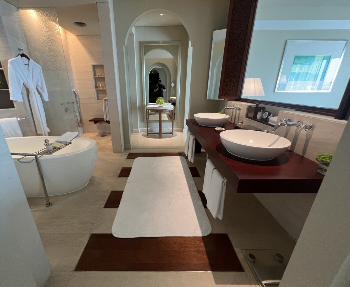 Park Hyatt Dubai Presidential Suite Master Bathroom 