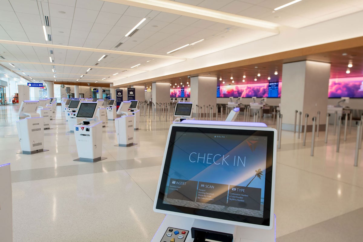 How To Get Between Terminals at LaGuardia Airport [LGA]