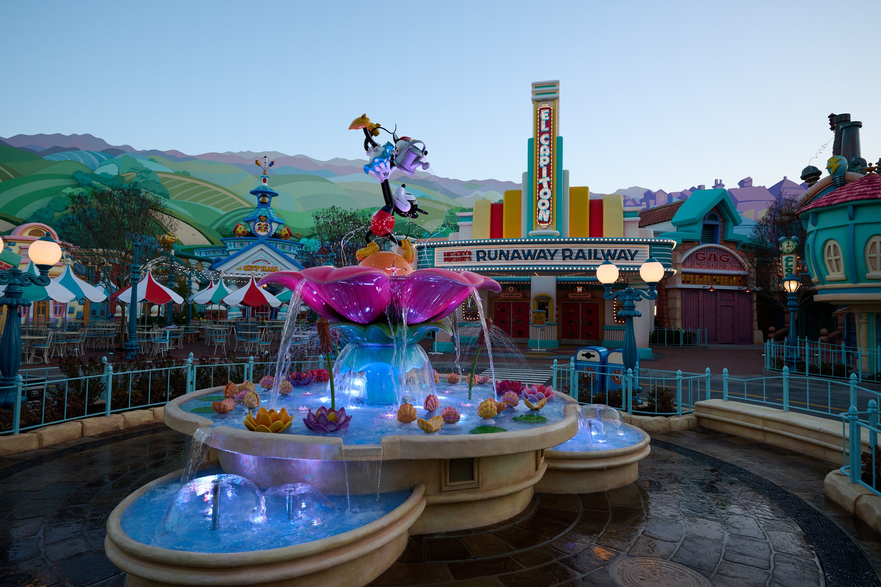 Mickeys Toontown at Disneyland Park – Mickeys Fountain in CenTOONial Park