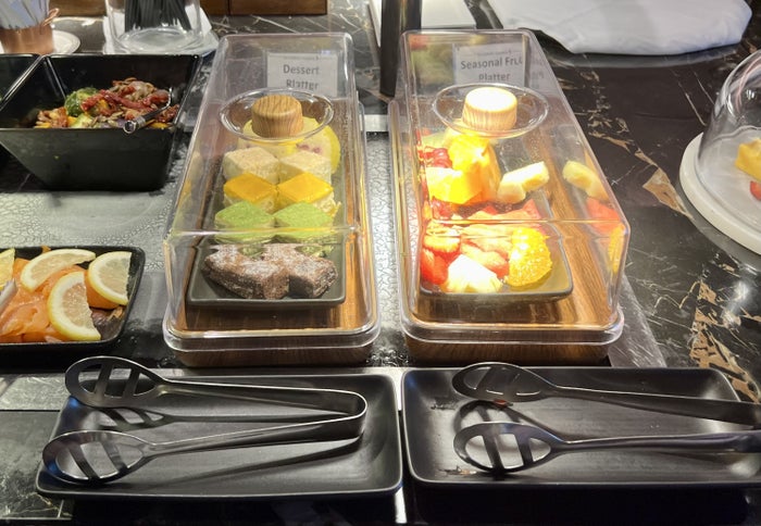 Singapore SilverKris First Class lounge at SYD FB dessert platter