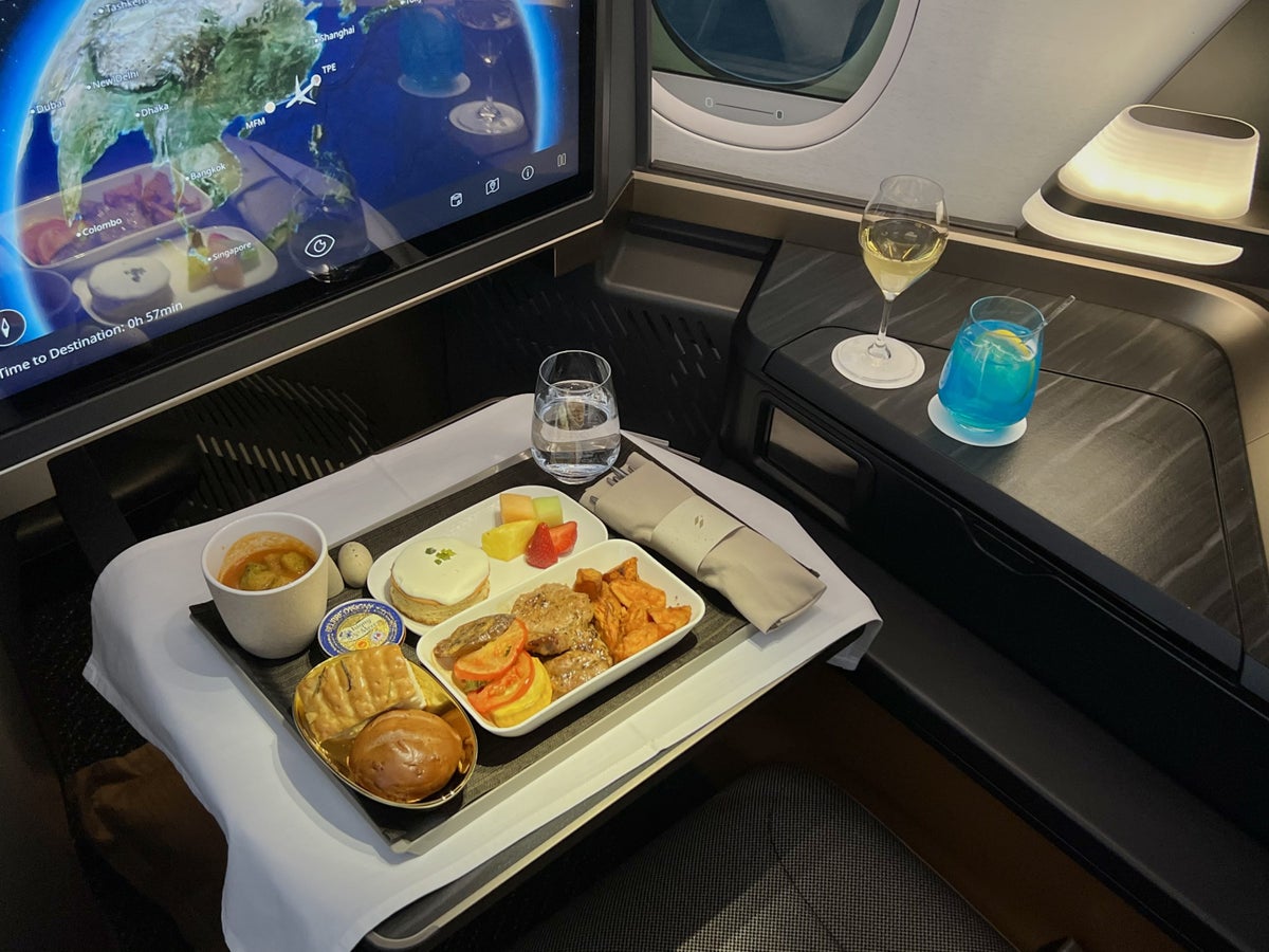 Starlux A359 Business Class FB meal
