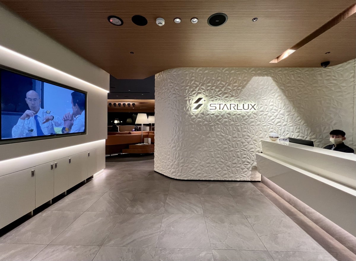 Starlux A359 Business Class TPE lounge reception