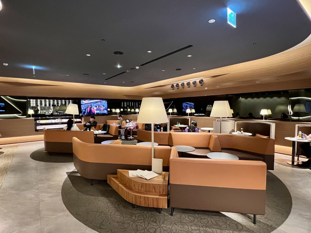 Starlux A359 Business Class TPE lounge space