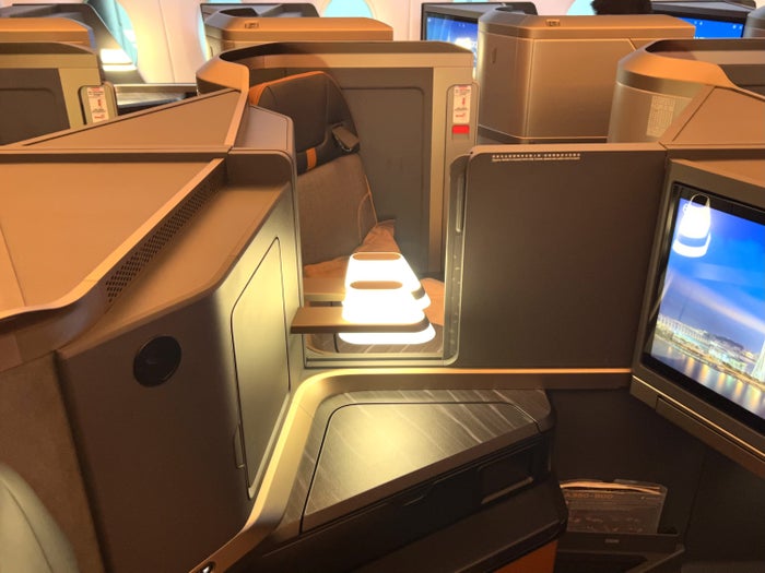 Starlux A359 Business Class seats middle partition
