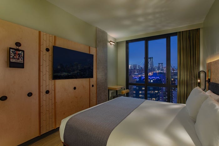 Moxy williamsburg king executive room