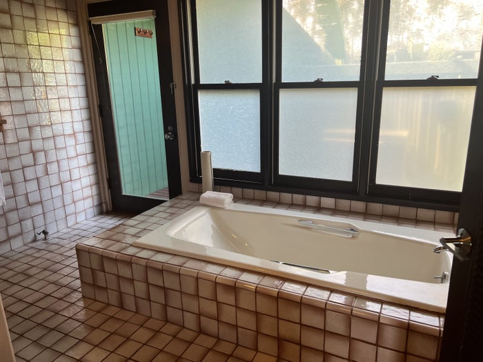 Hana Maui Bathtub
