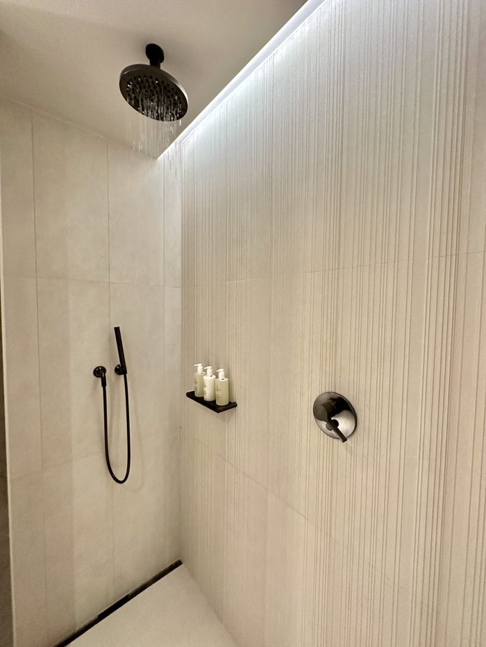 JW Marriott Madrid Shower JW Marriott Madrid Shower
